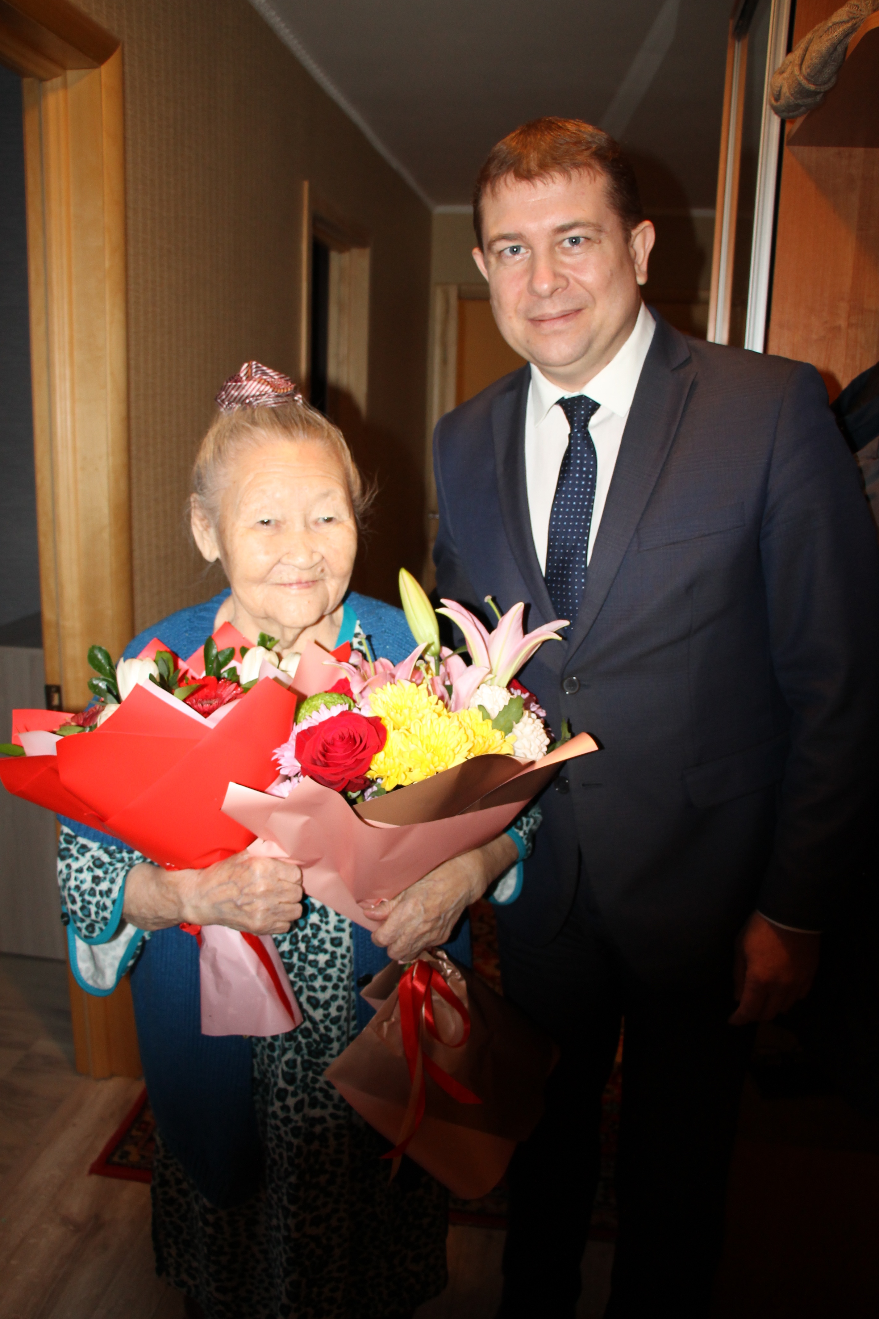 Глава города поздравил с 90-летием труженицу тыла