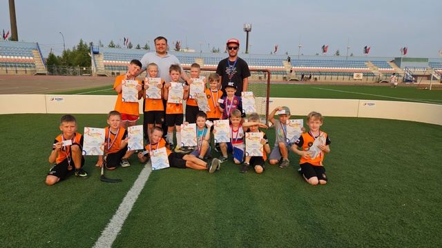 Завершилось Первенство города Мирного по флорболу среди детских и взрослых команд 