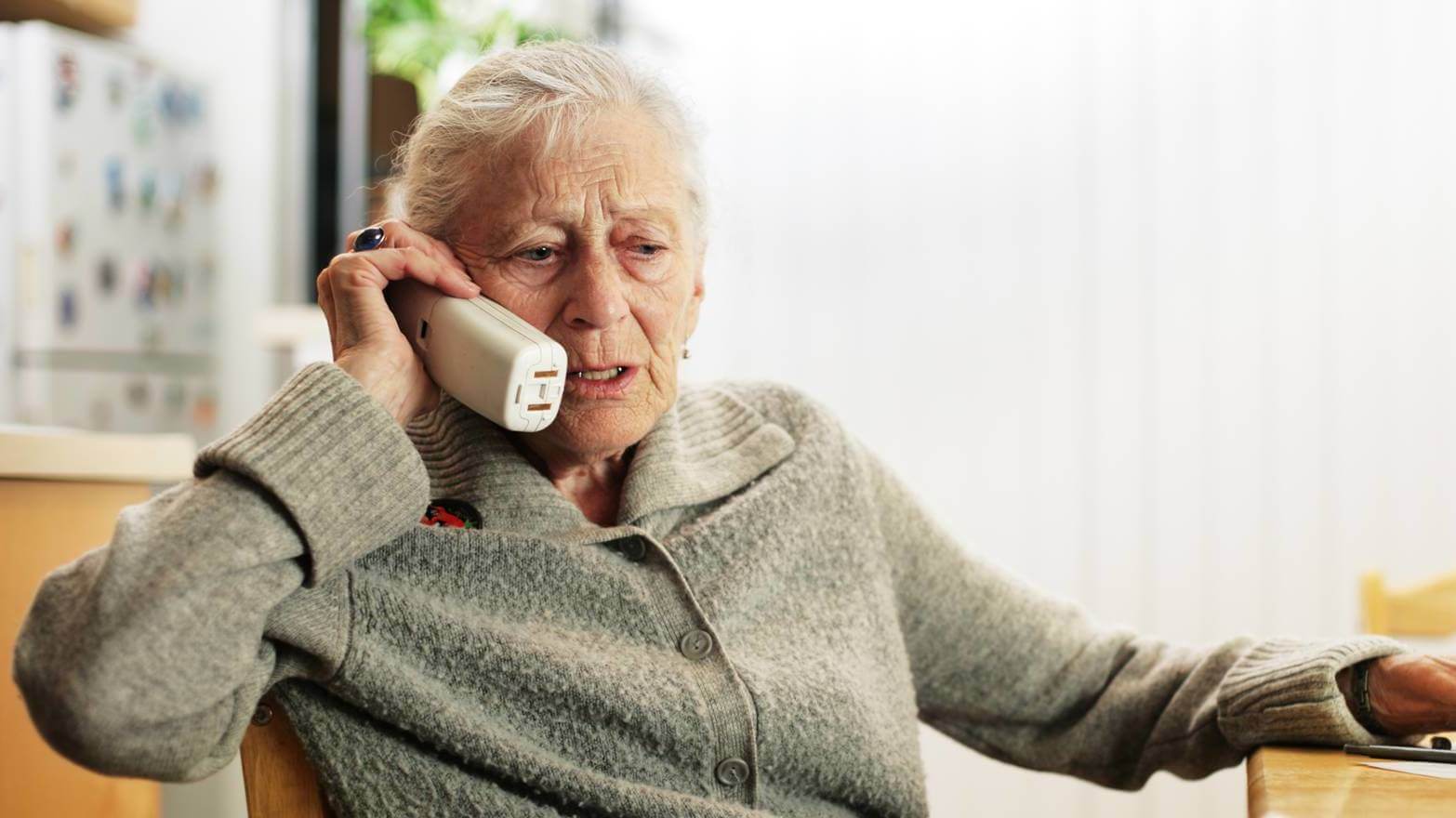 Телефон для пожилых людей