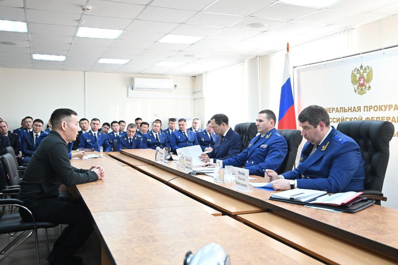 Заместитель Генерального прокурора России Дмитрий Демешин в ходе рабочей поездки в Республику Саха (Якутия) провел личный прием граждан