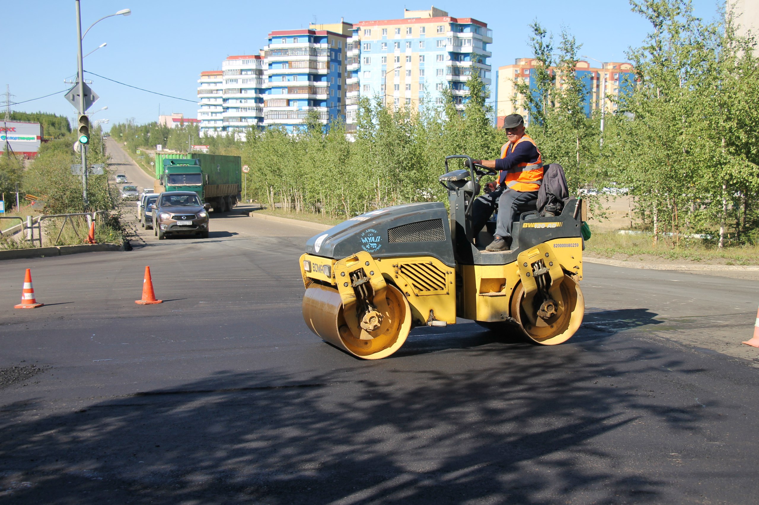 На улице Аммосова приступают к капремонту дороги  