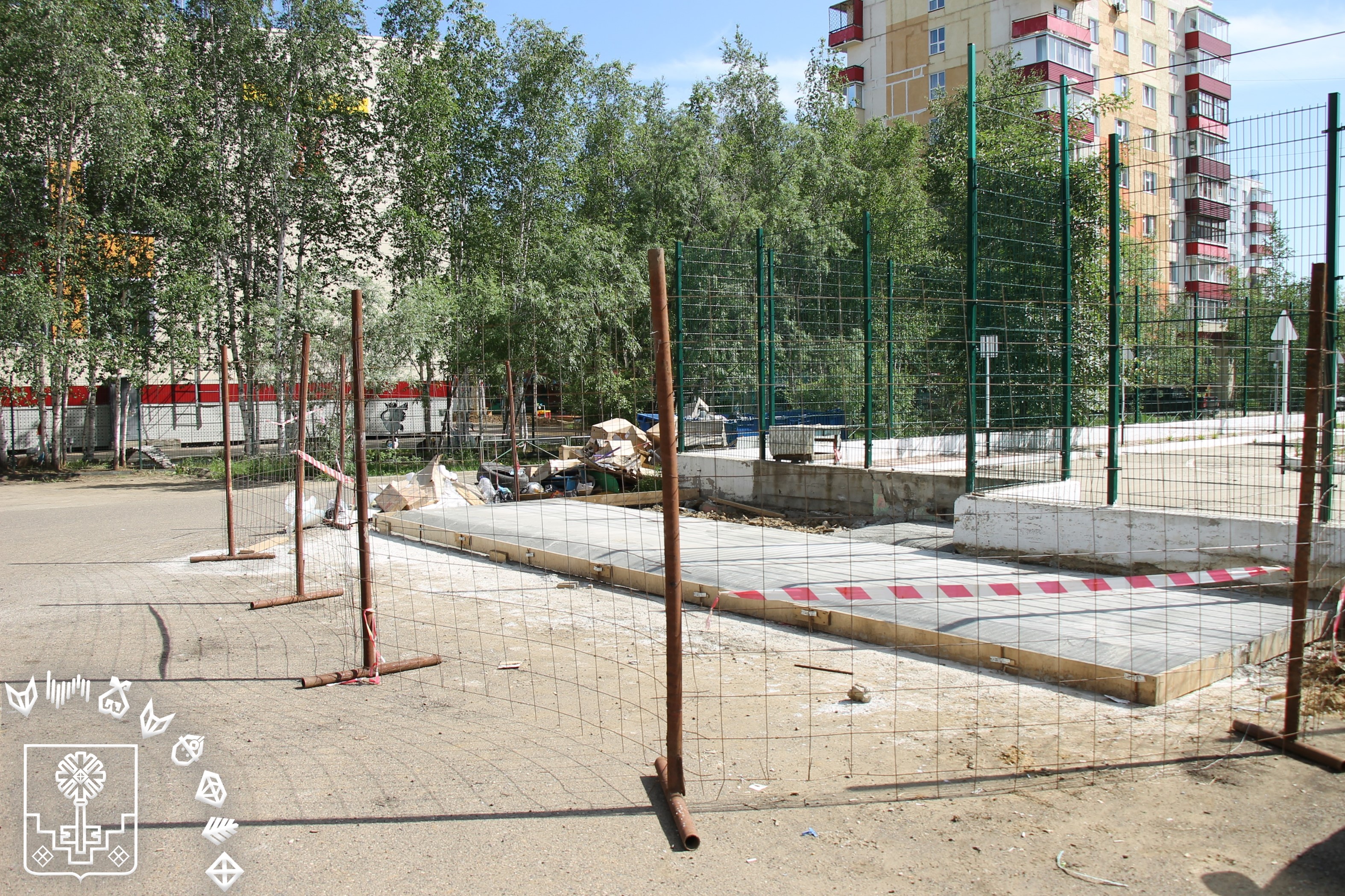 На мусорных площадках залит фундамент под новые ниши