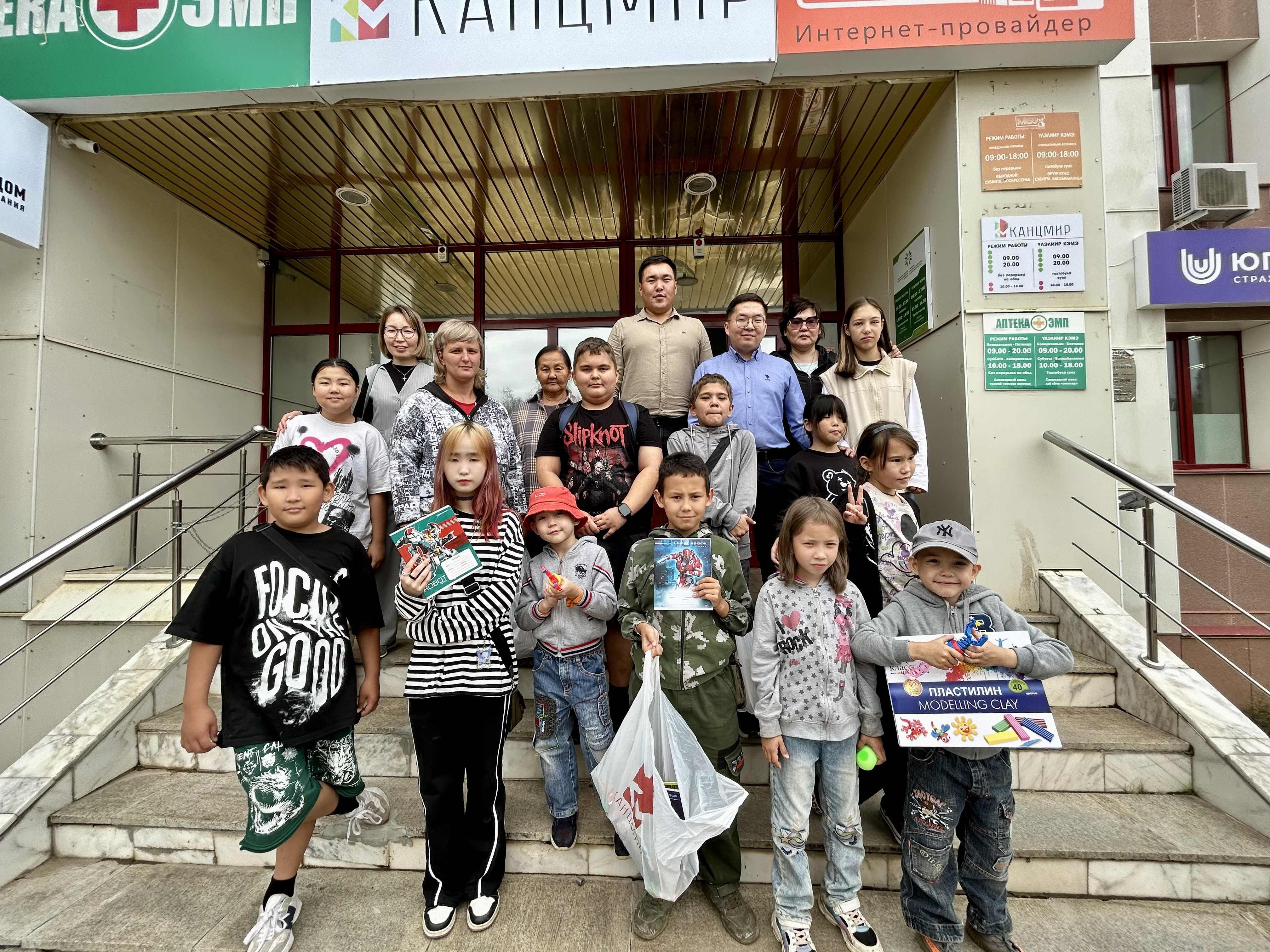 Благотворительная акция «Рюкзак добра» помогает юным мирнинцам подготовиться к школе