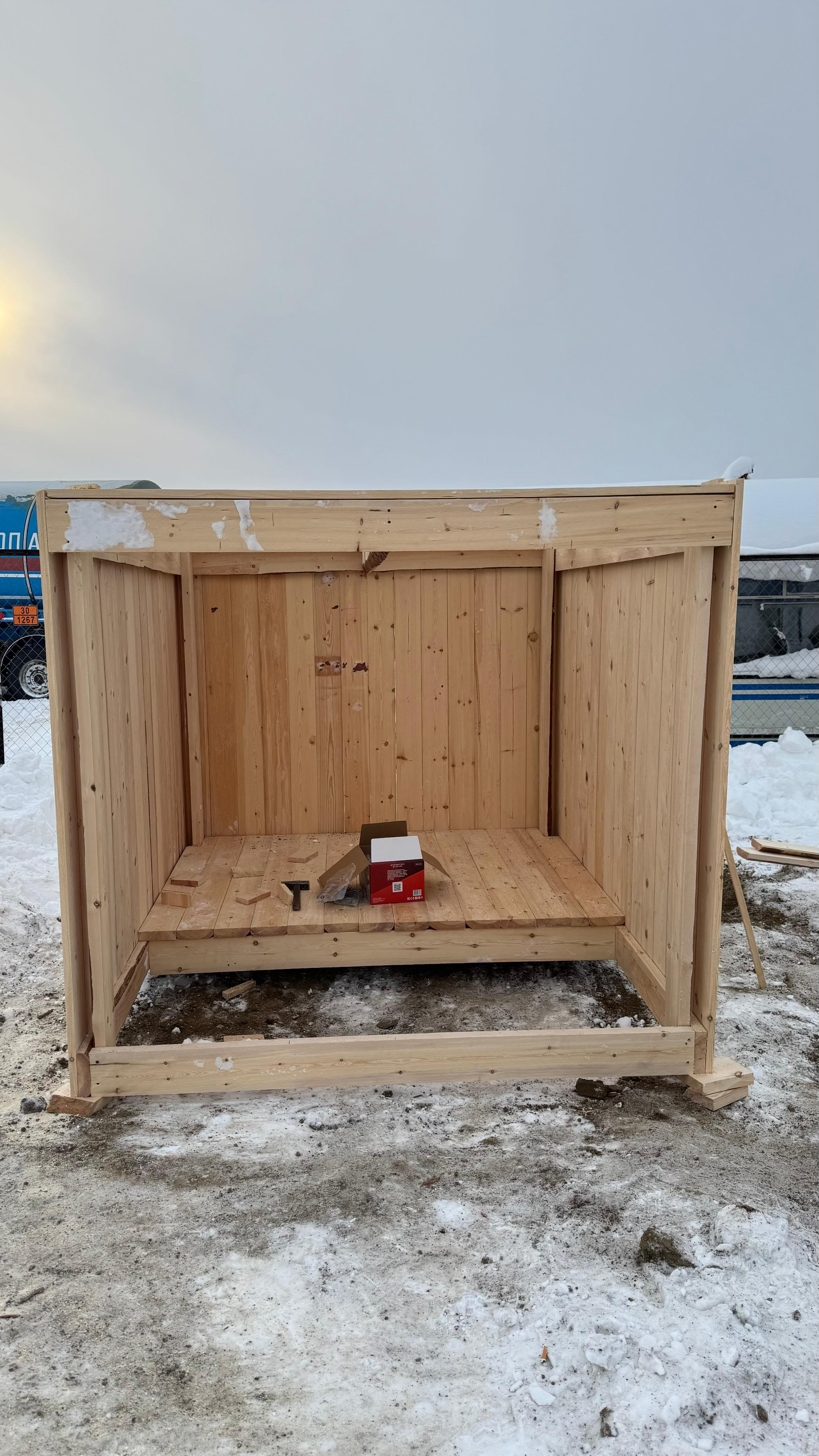 В мирнинском приюте для безнадзорных животных строят новые вольеры