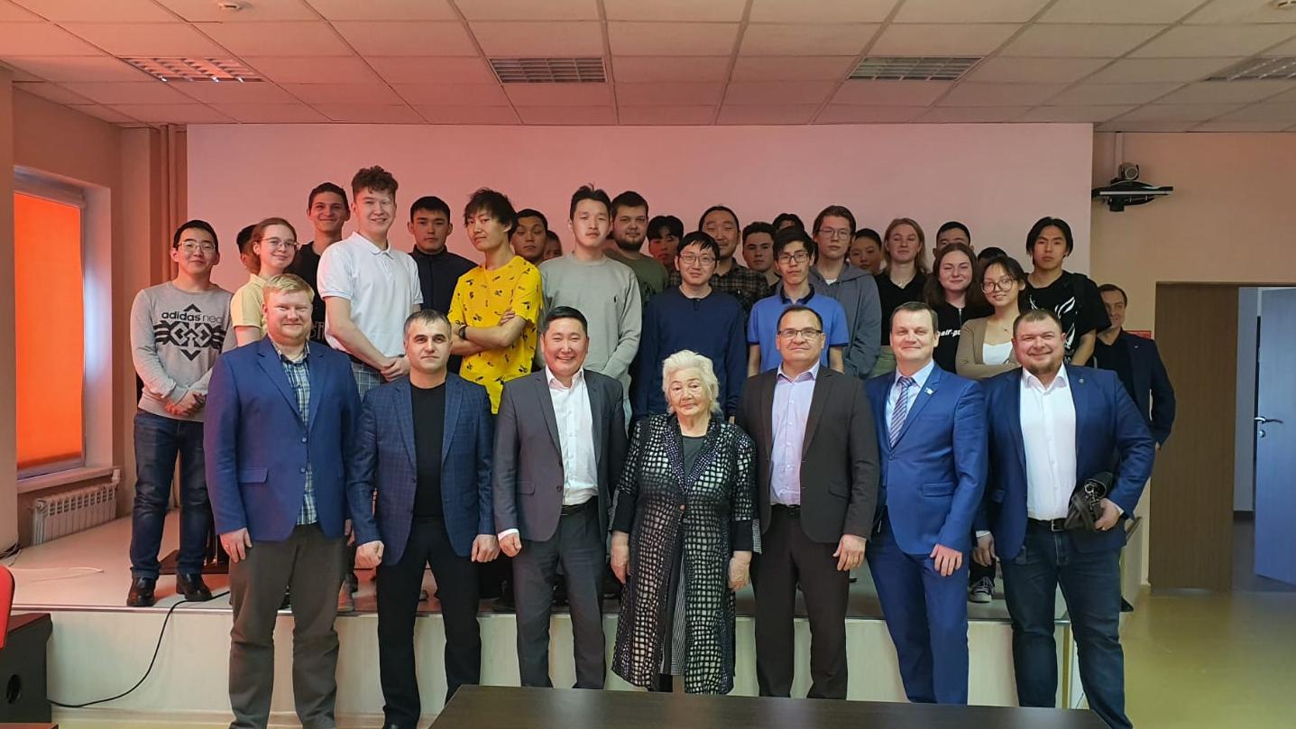 Народные избранники обсудили со студентами многопартийность  в современной России