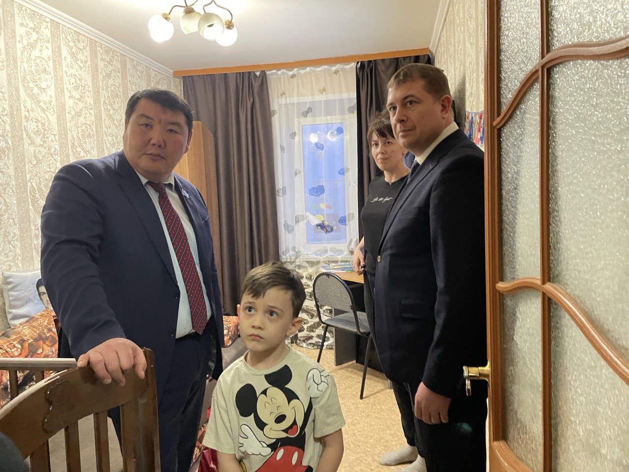 Председатель Ил Тумэн навестил семью мобилизованного в Мирном