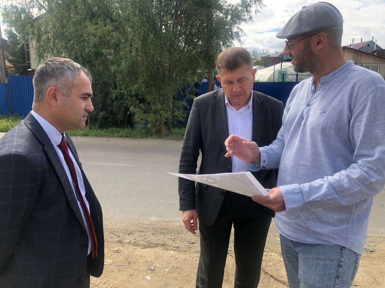 Новый тротуар и газопровод в Заречном