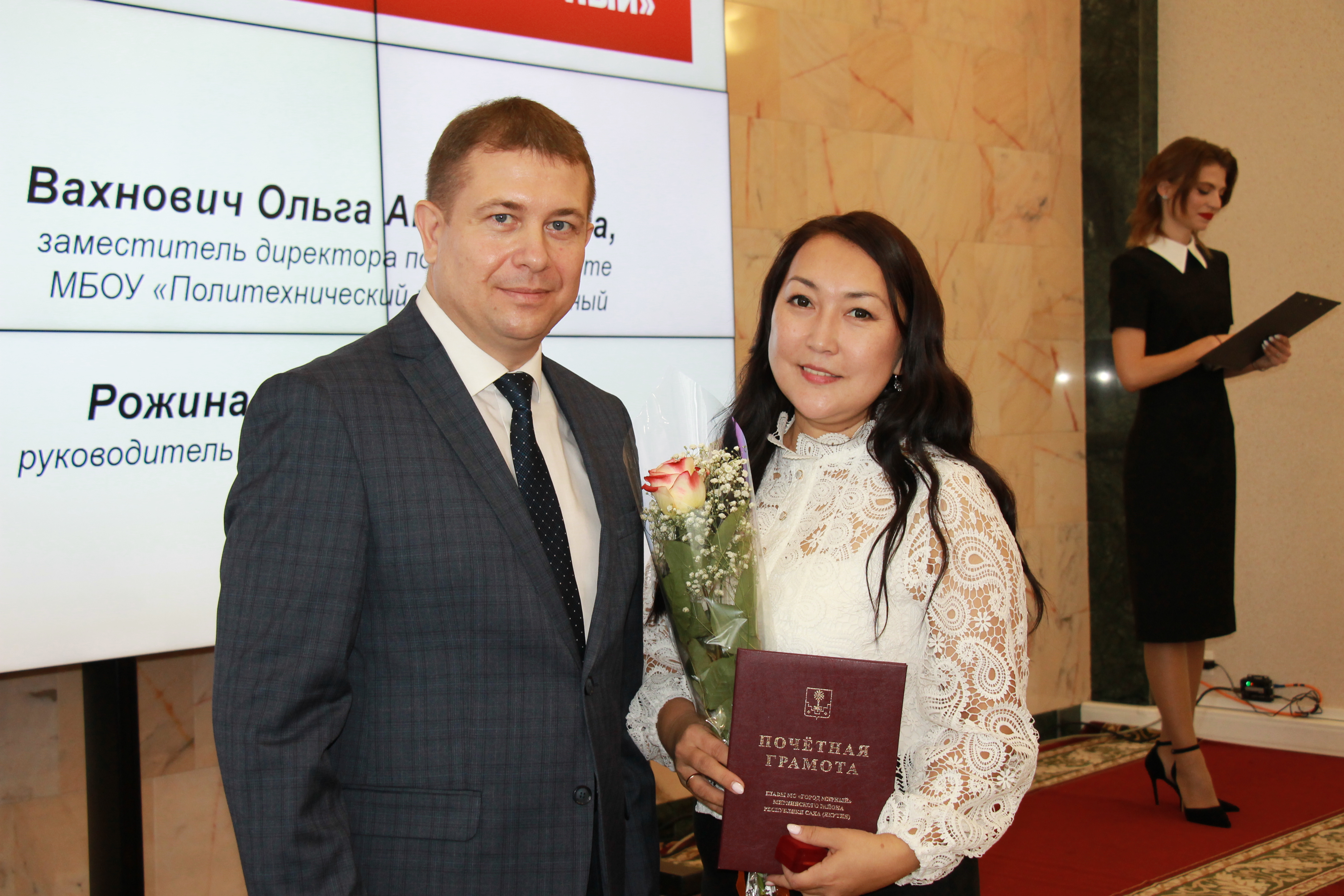 В канун профессионального праздника поздравления звучат в адрес учителей