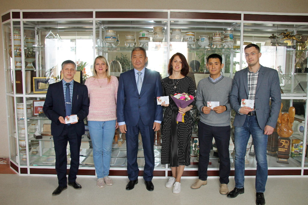 Глава города вручил знаки отличия «ГТО»