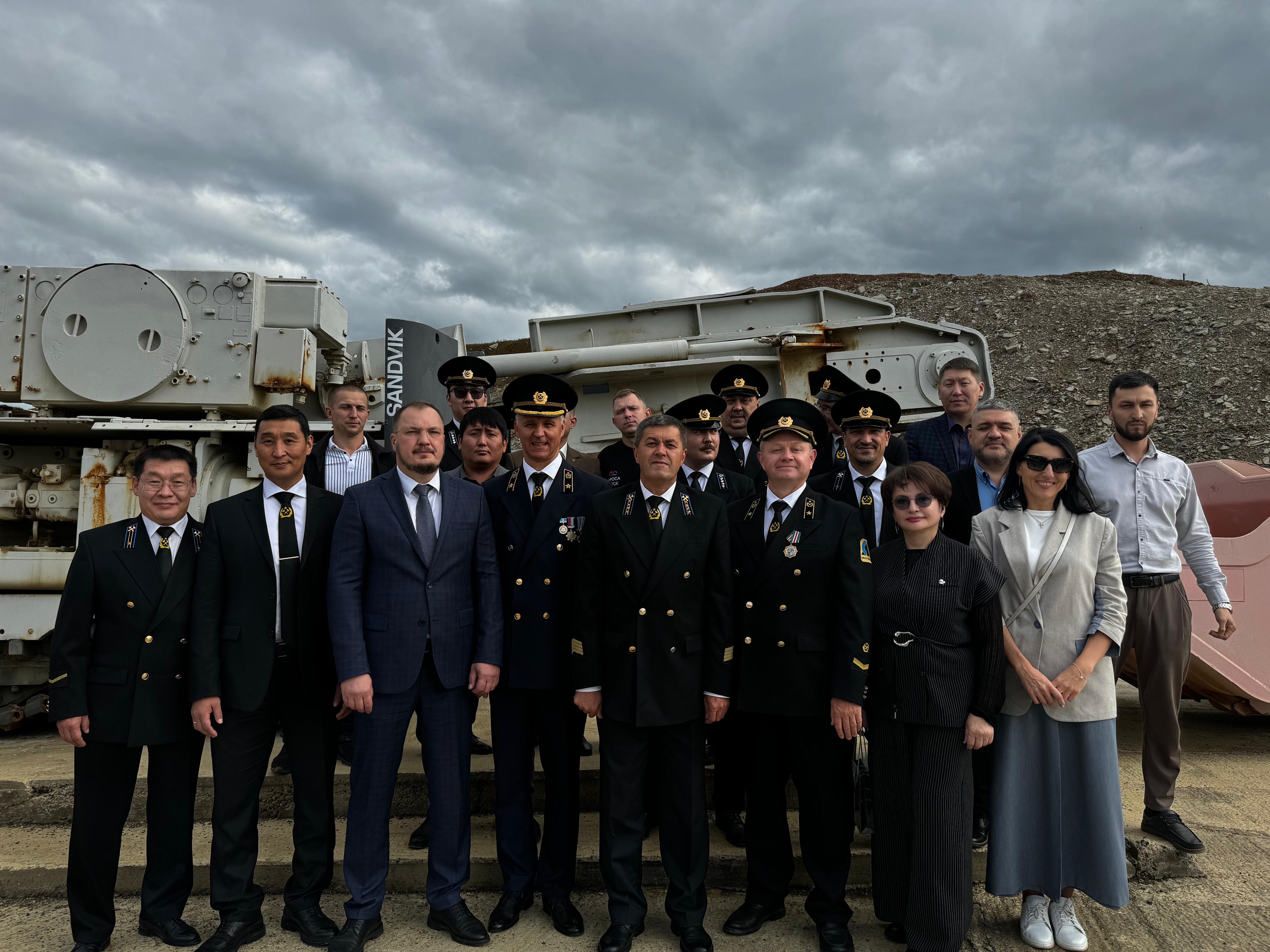 Вячеслав Хмыров: "Ваш труд — это настоящая мужская работа!"