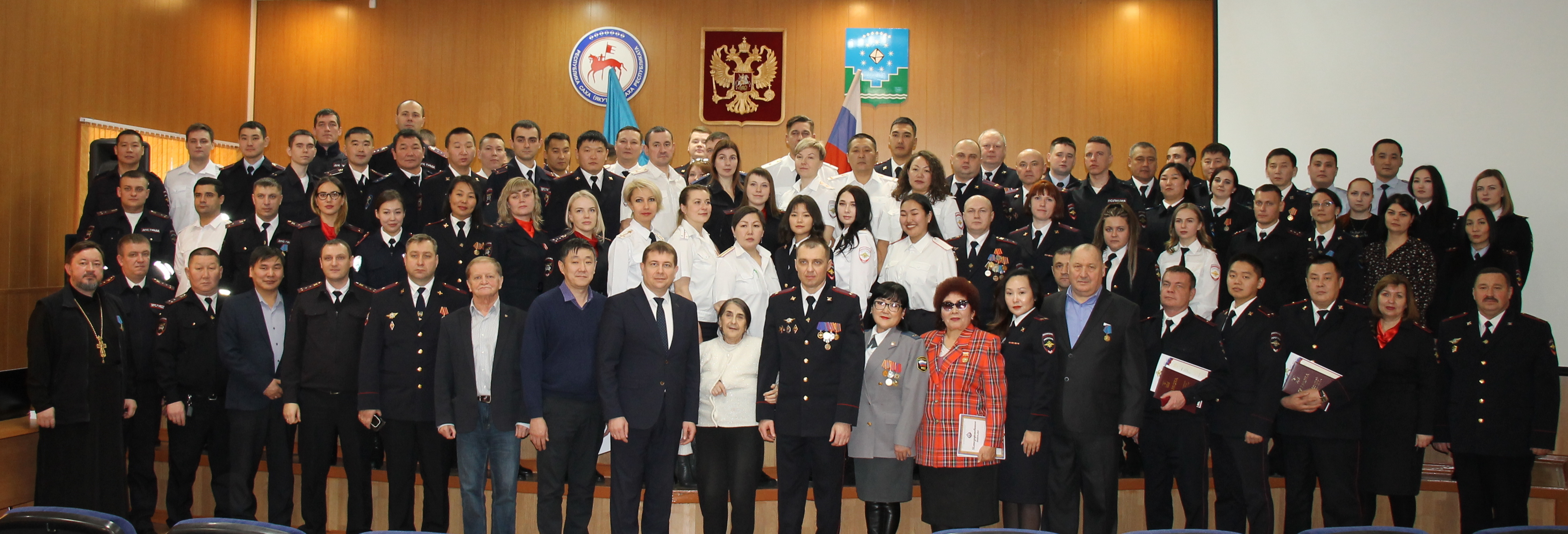 Глава города поздравил сотрудников органов внутренних дел с профессиональным праздником