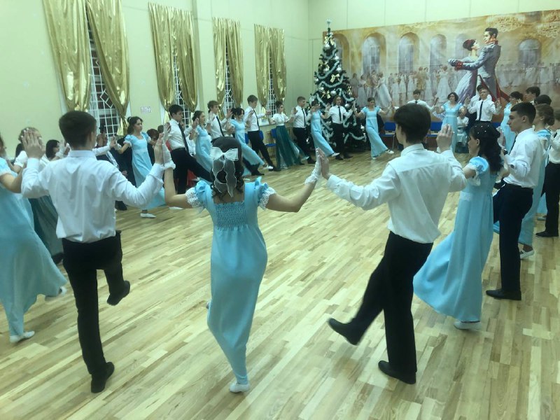 В мирнинской православной гимназии состоялся Рождественский благотворительный бал