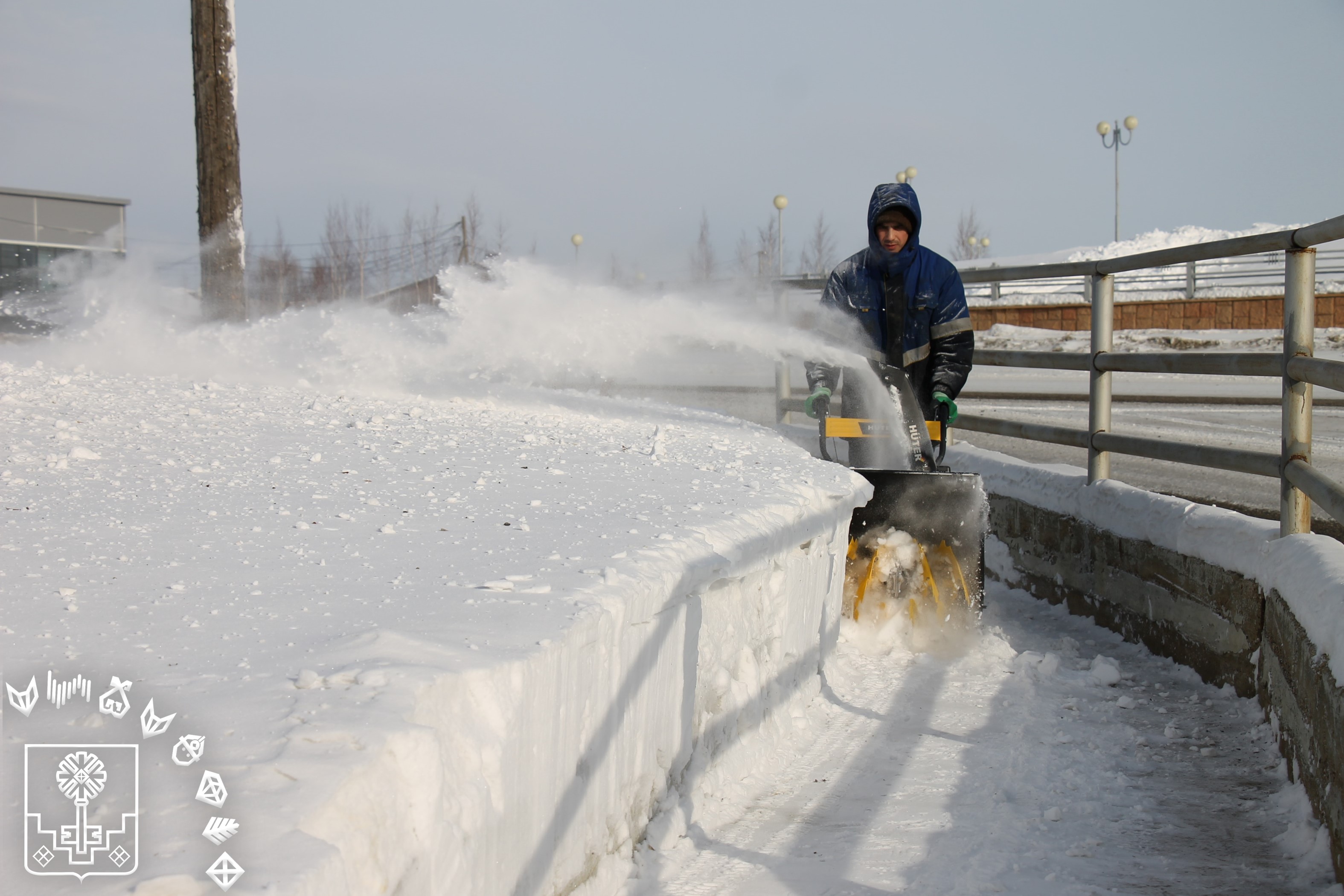 Тротуары готовят к началу таяния снега