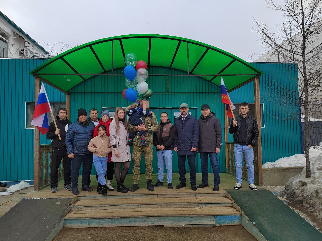 В аэропорту Мирного встретили одного из участников боевых действий в зоне СВО