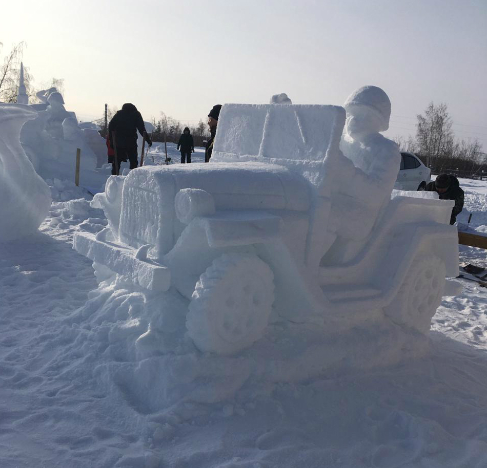 Знай наших! Семья Васильевых – победители конкурса снежных скульптур 