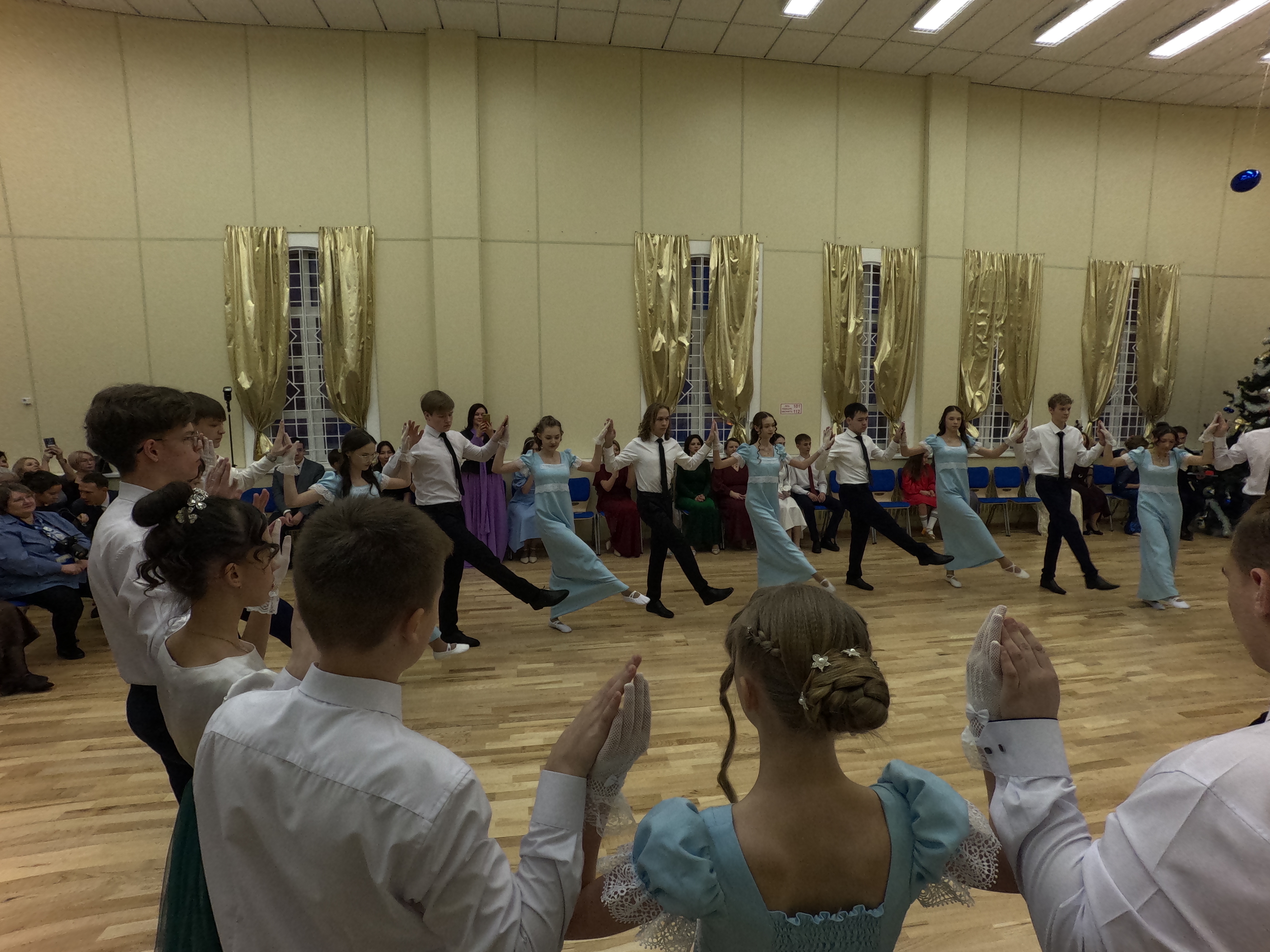 Вальс и полонез во имя добра и милосердия