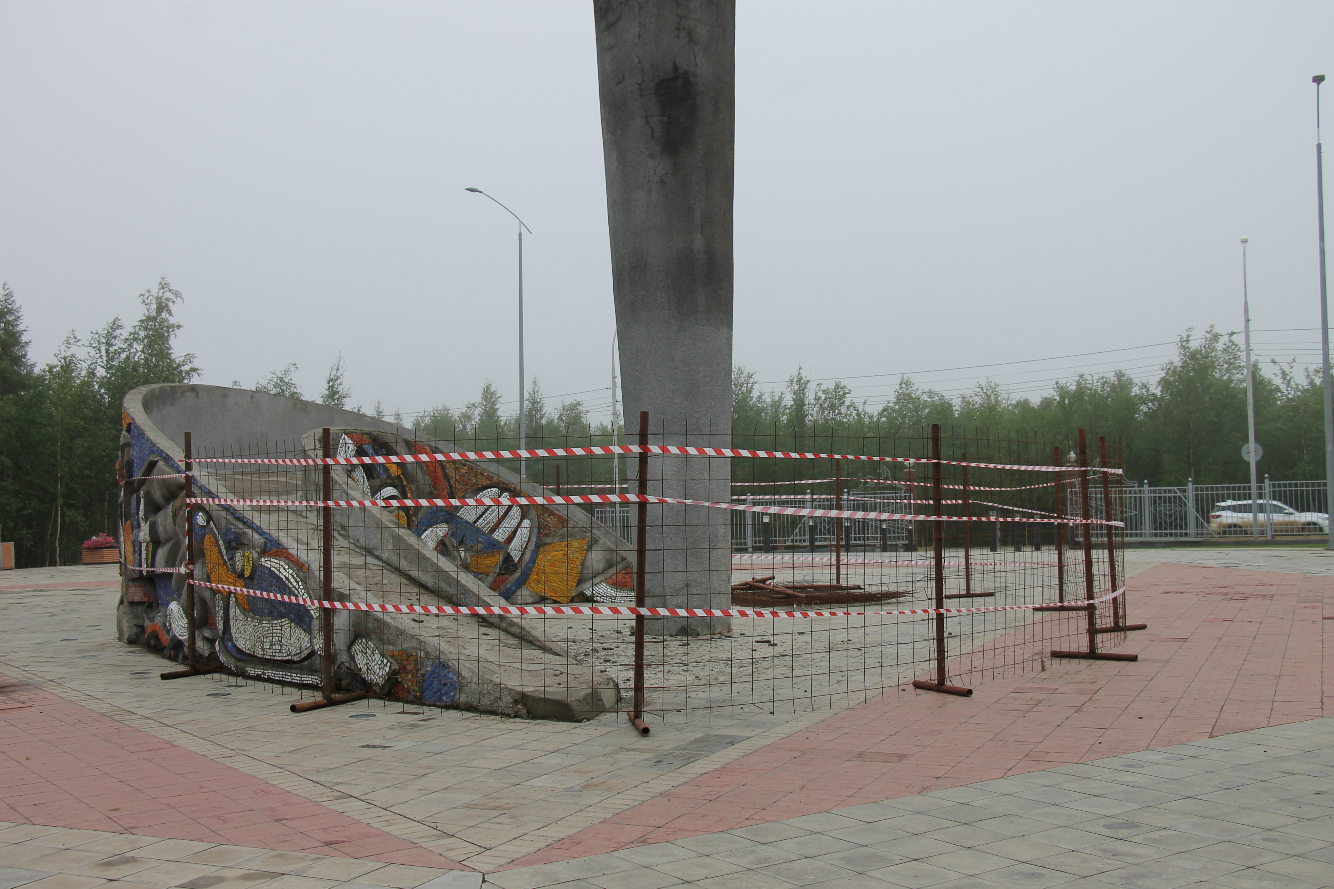 Увы, но даже самые прочные памятники подвержены влиянию времени. 