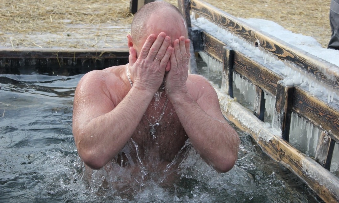 Крещенские купания в городе Мирном 18-19 января