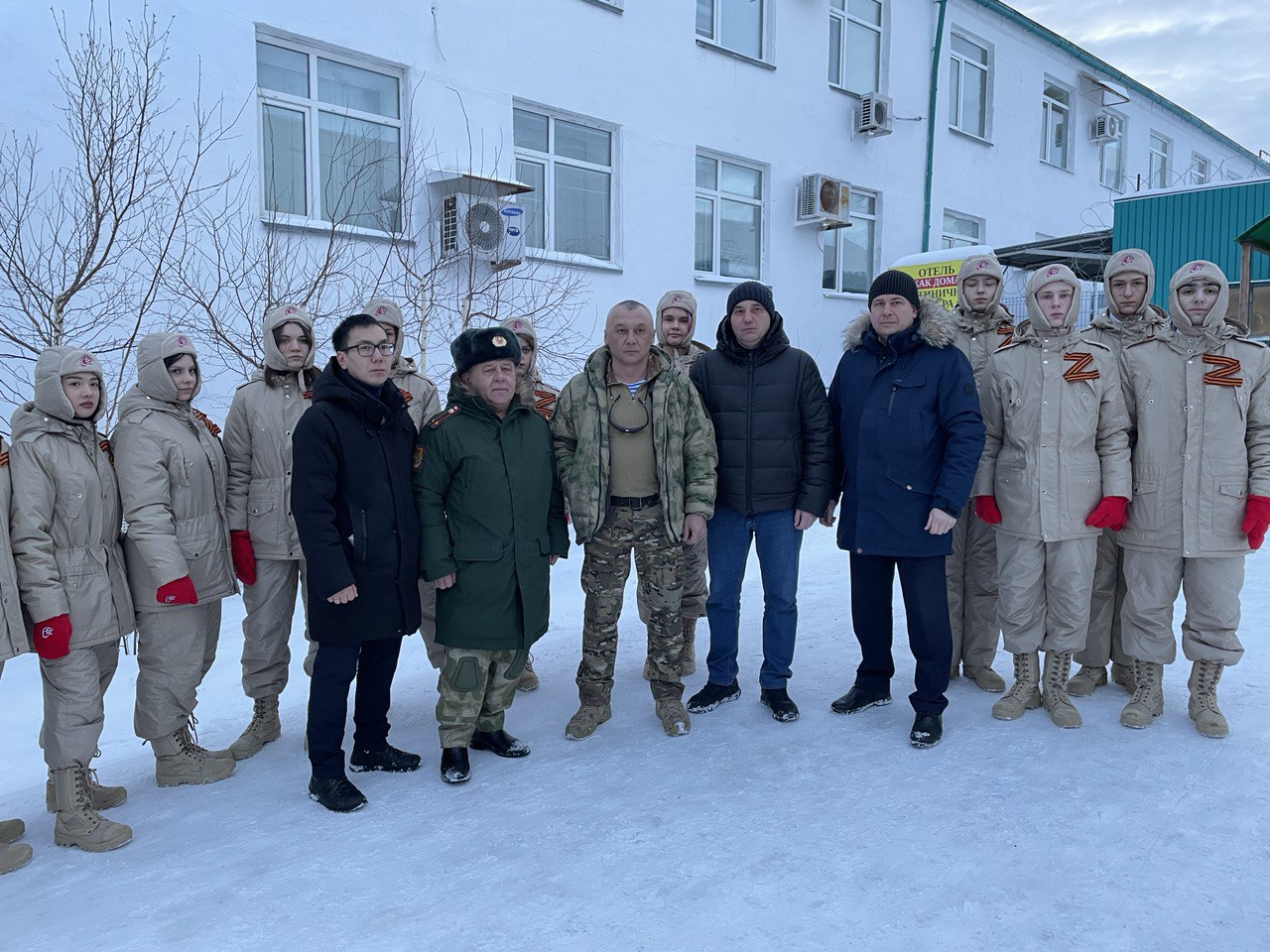Глава города встретил в аэропорту участника СВО