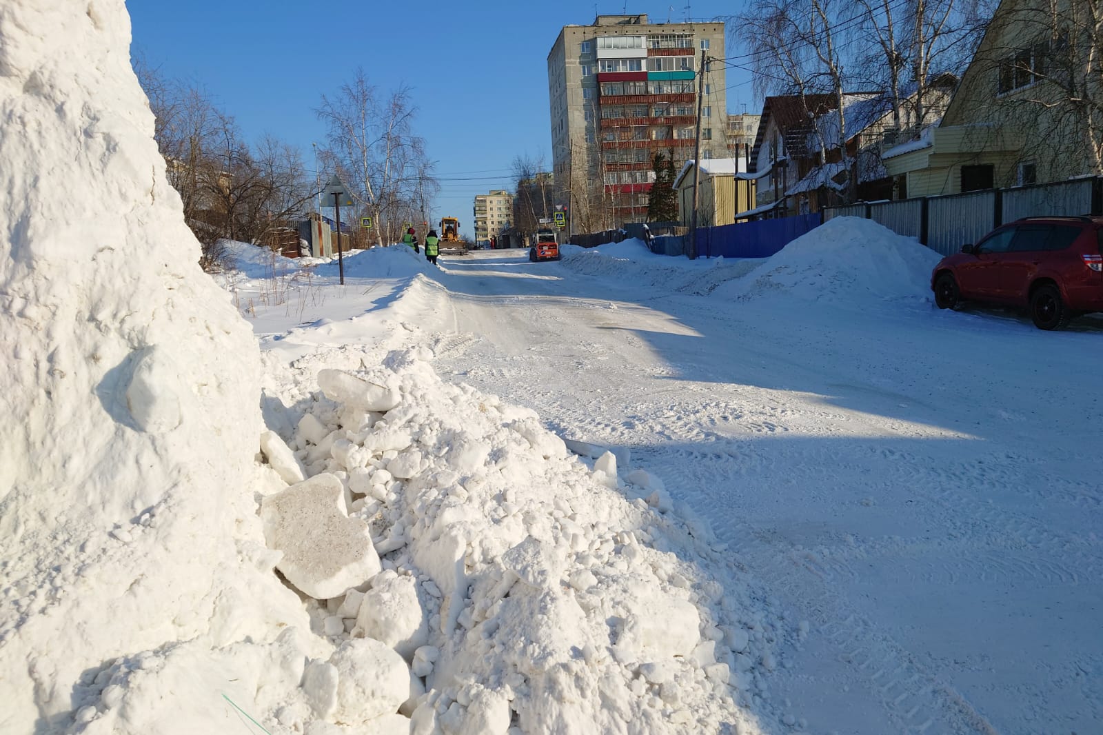 Продолжается очистка городских дорог от снега