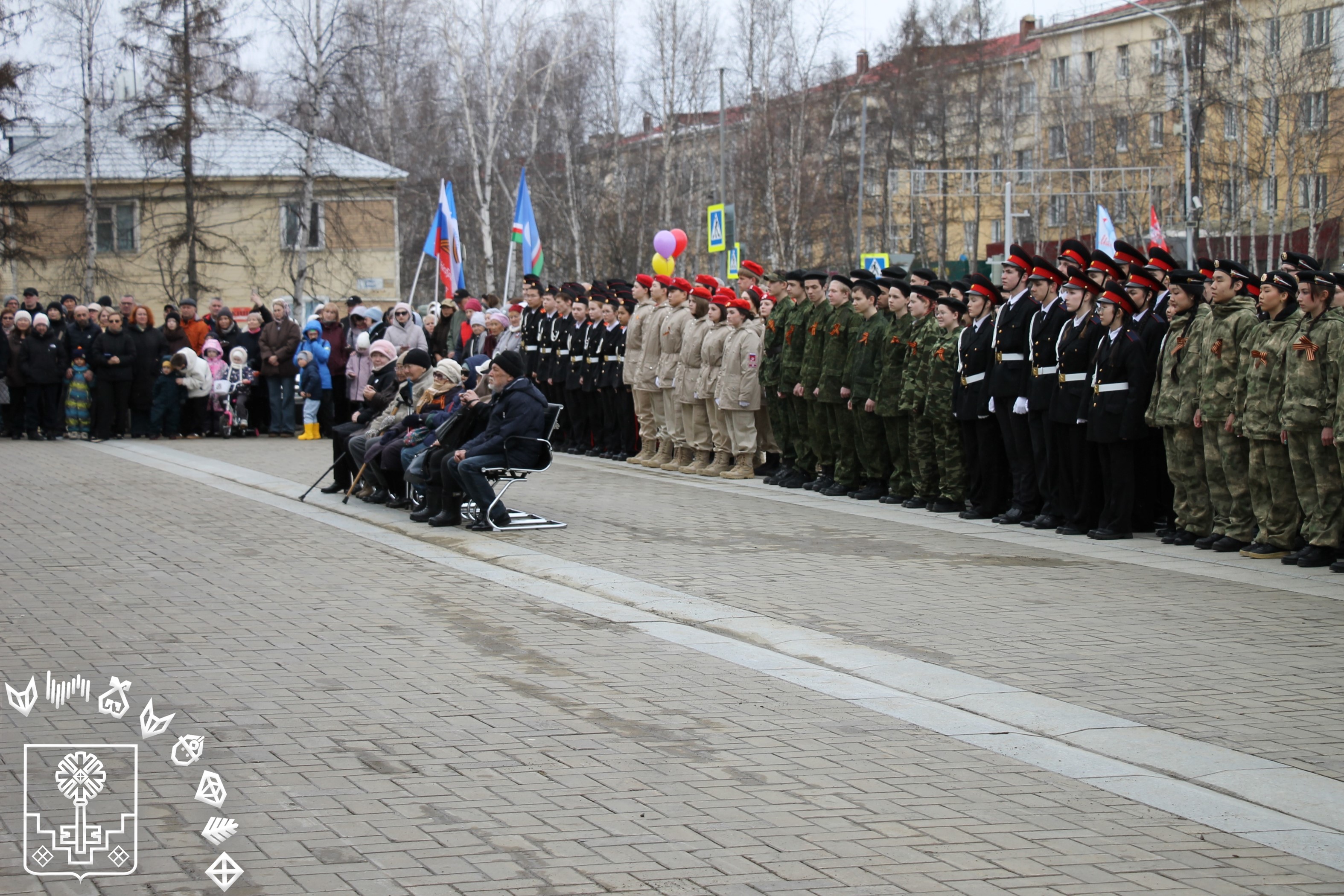 В Мирном подняли Знамя Победы