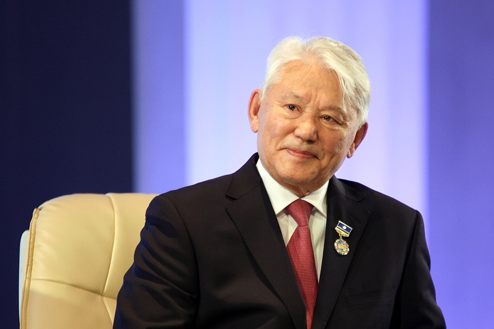 Сегодня исполняется ровно год со дня кончины первого Президента Якутии Михаила Ефимовича Николаева